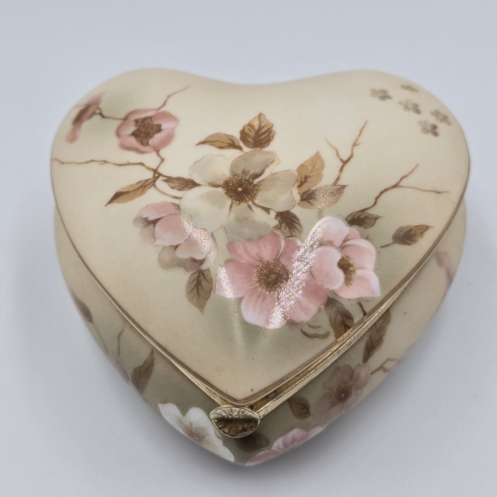 Victorian Garden Heart Trinket Box Dogwood Floral Hinged Porcelain Hummelwerk - Picture 11 of 13